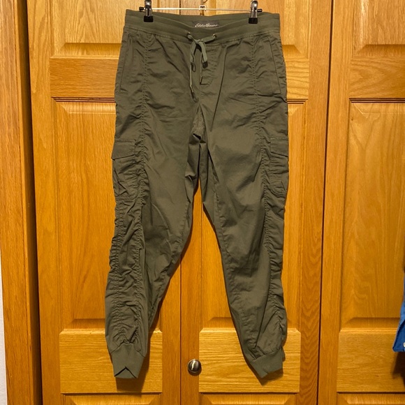 Eddie Bauer green cargo style joggers size 8. Like new condition - Picture 2 of 10